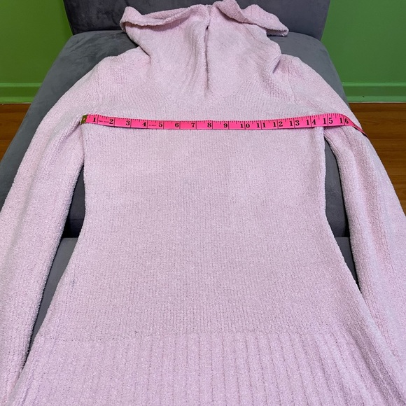 Pink Long Sleeve & Neck Sweater
Cafebrand - Casual Luxury - Picture 5 of 5